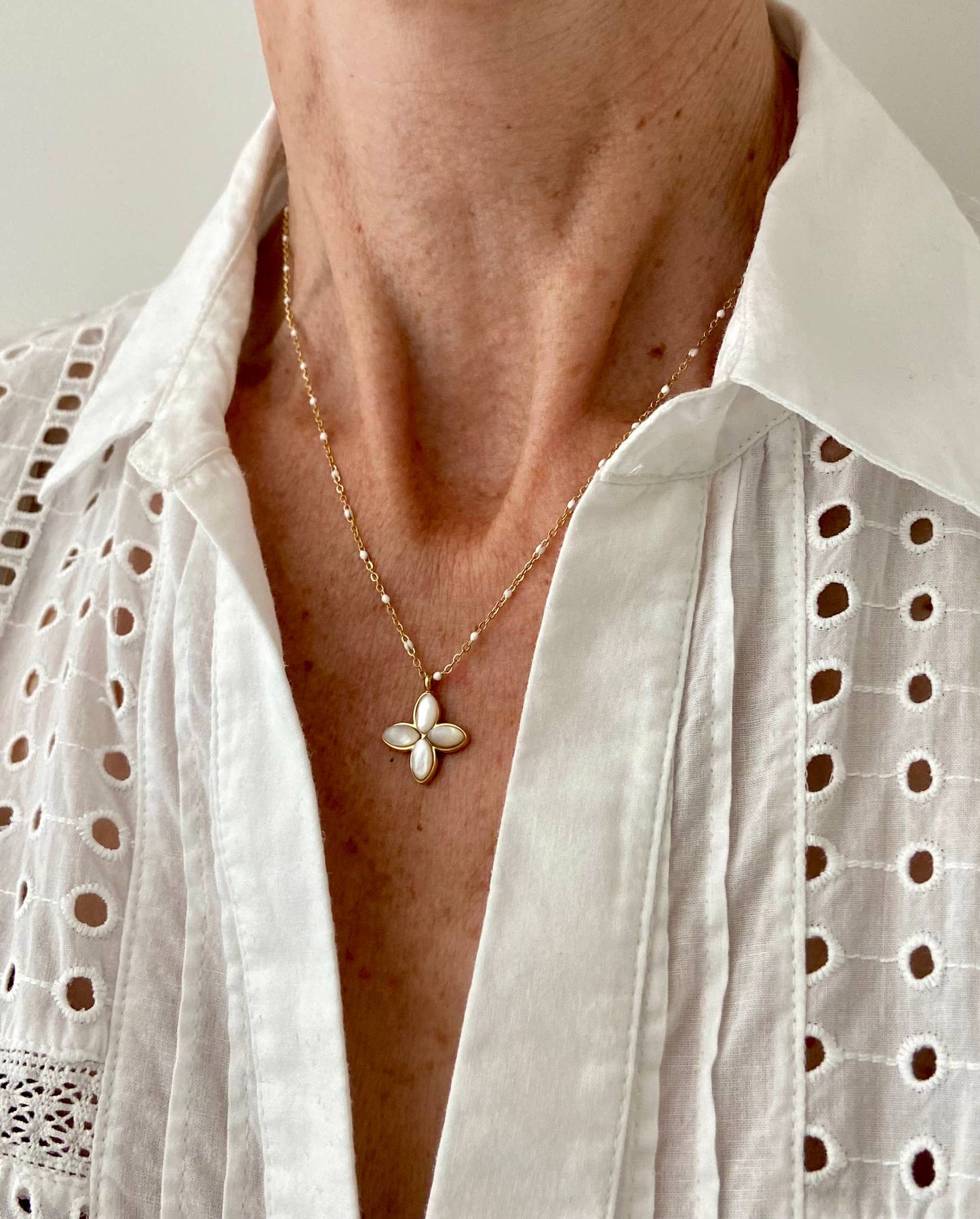 Maddy white necklace