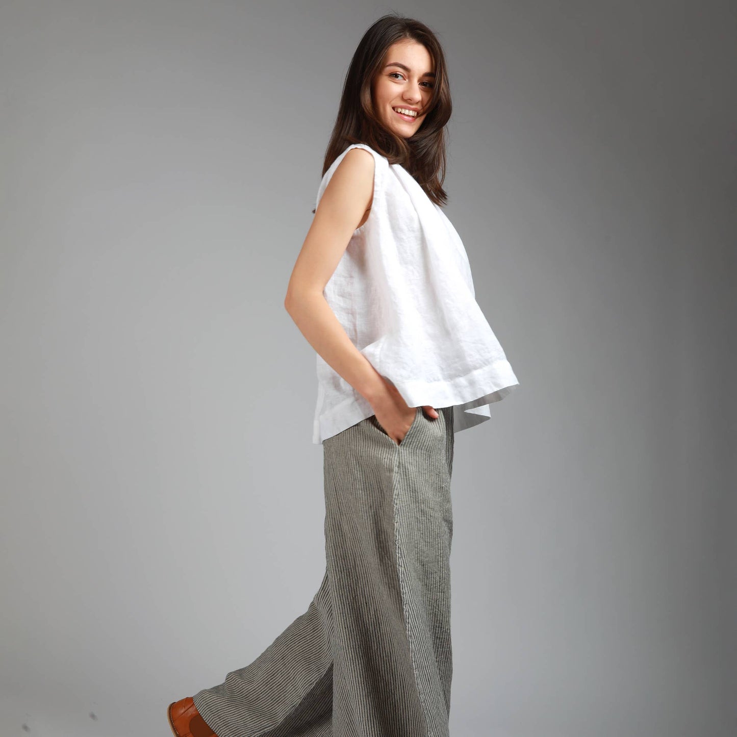 VIVA Loose Flared Linen Top with Gathered Neck