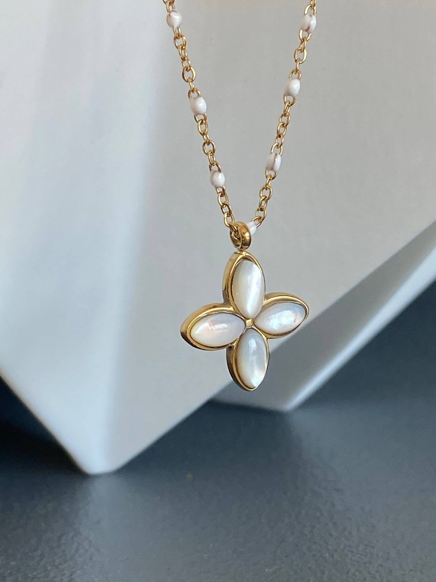 Maddy white necklace