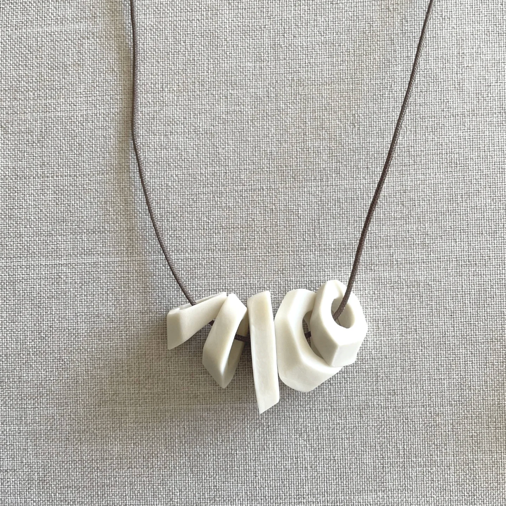 Liz Quan short necklace 'SHM'