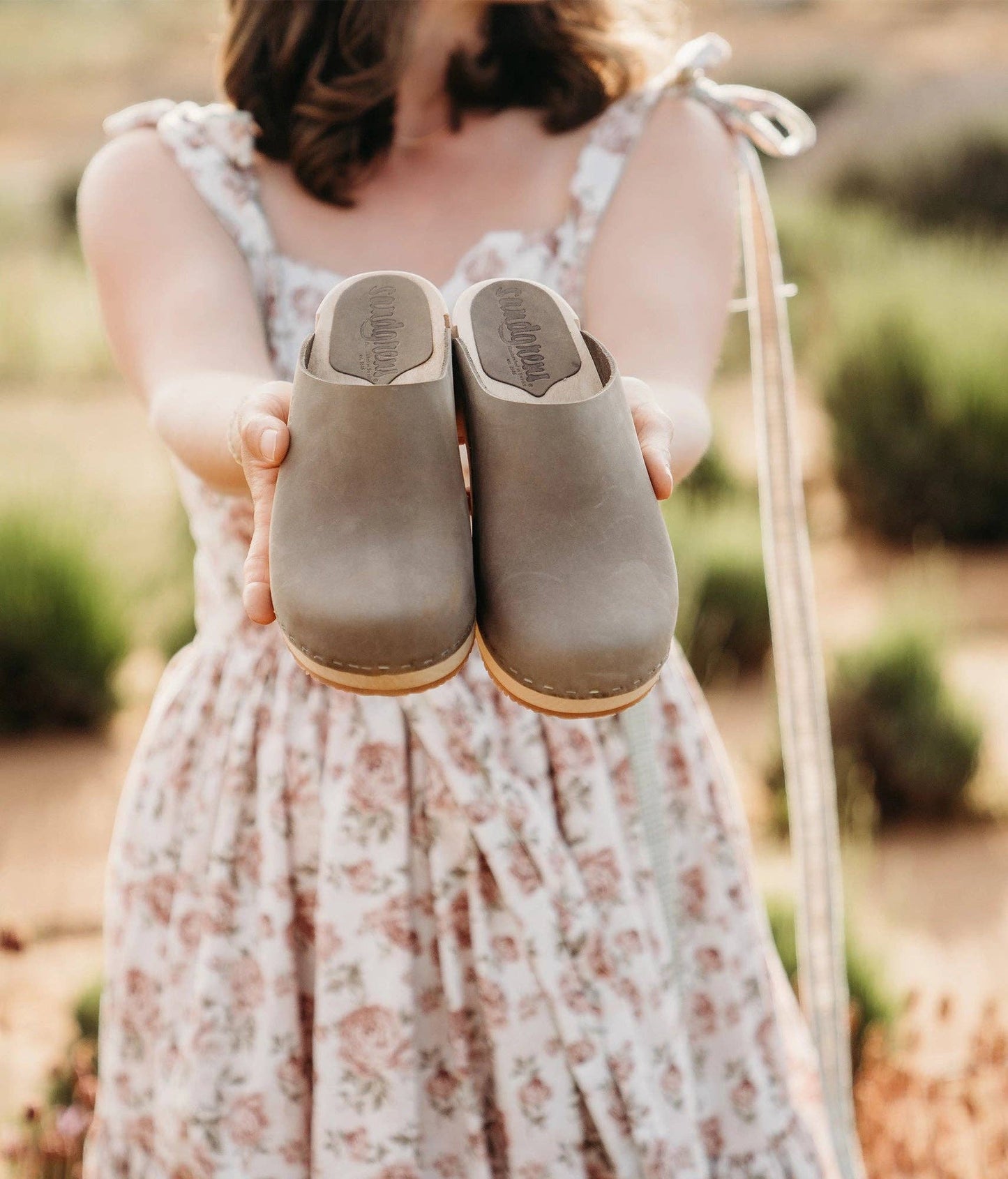 Swedish minimalistic clog, feather grey