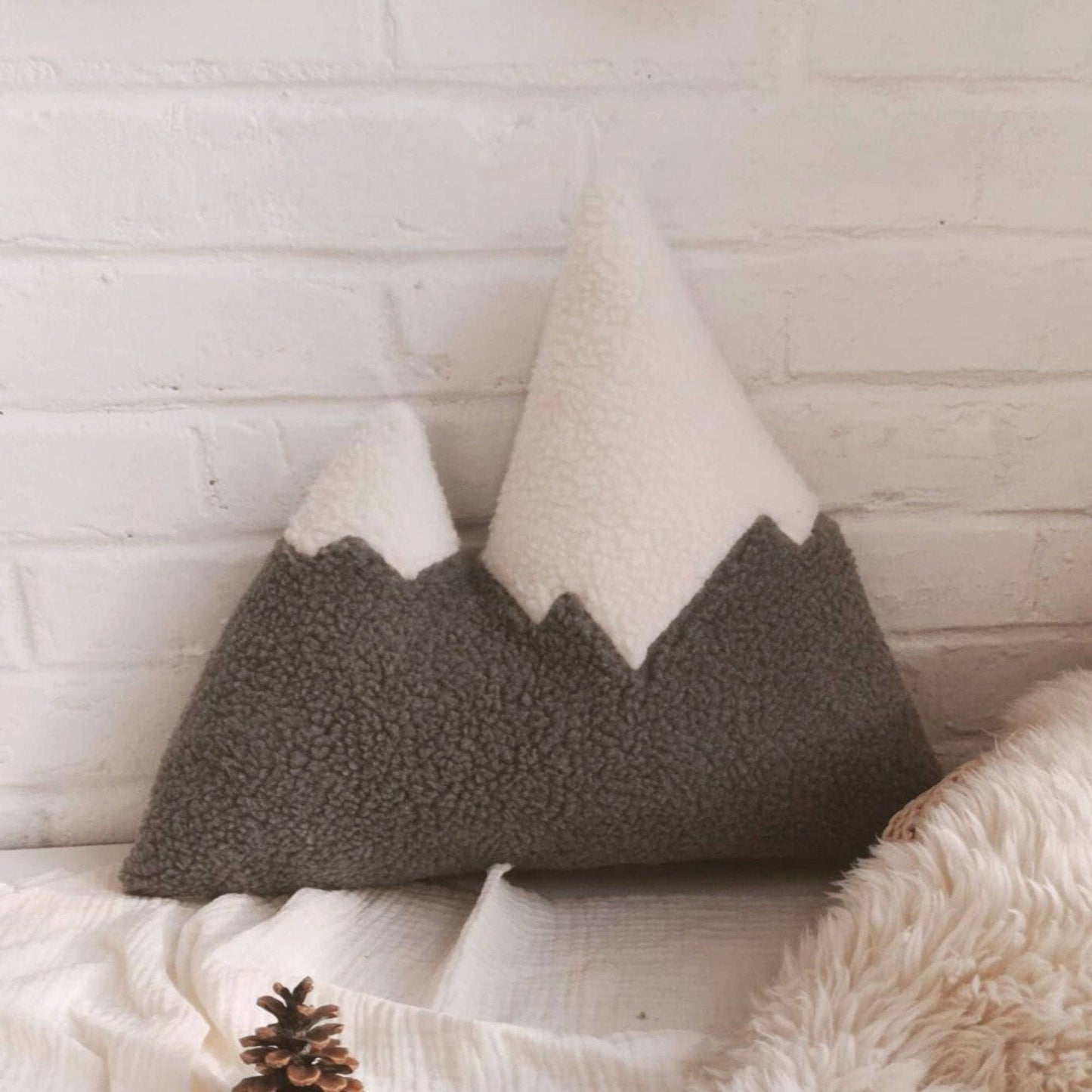 Mountain pillow
