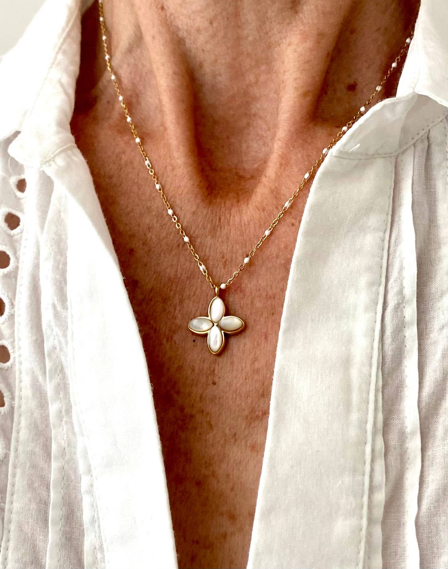 Maddy white necklace