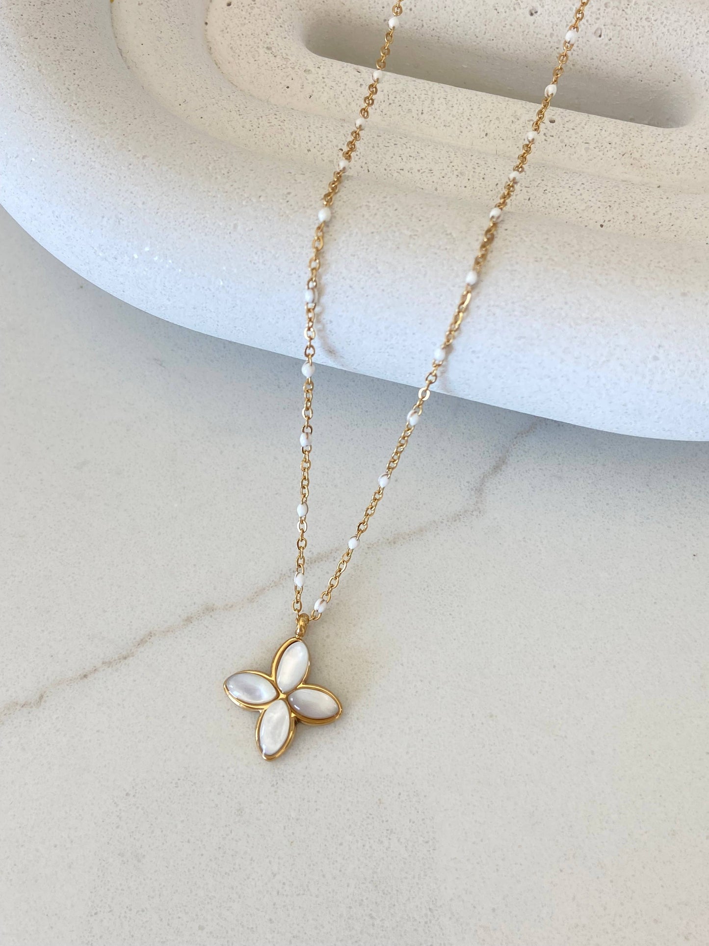 Maddy white necklace
